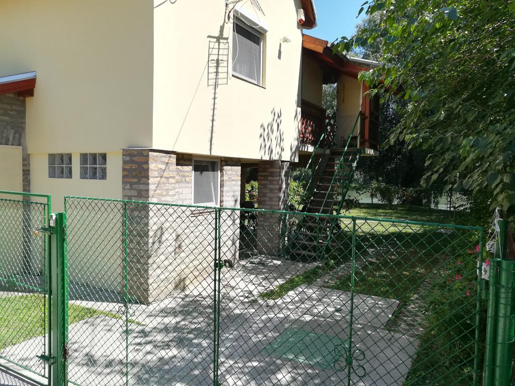 Tiszavirag Vendeghaz Villa แซแก็ด ภายนอก รูปภาพ