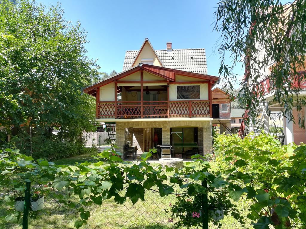 Tiszavirag Vendeghaz Villa แซแก็ด ภายนอก รูปภาพ