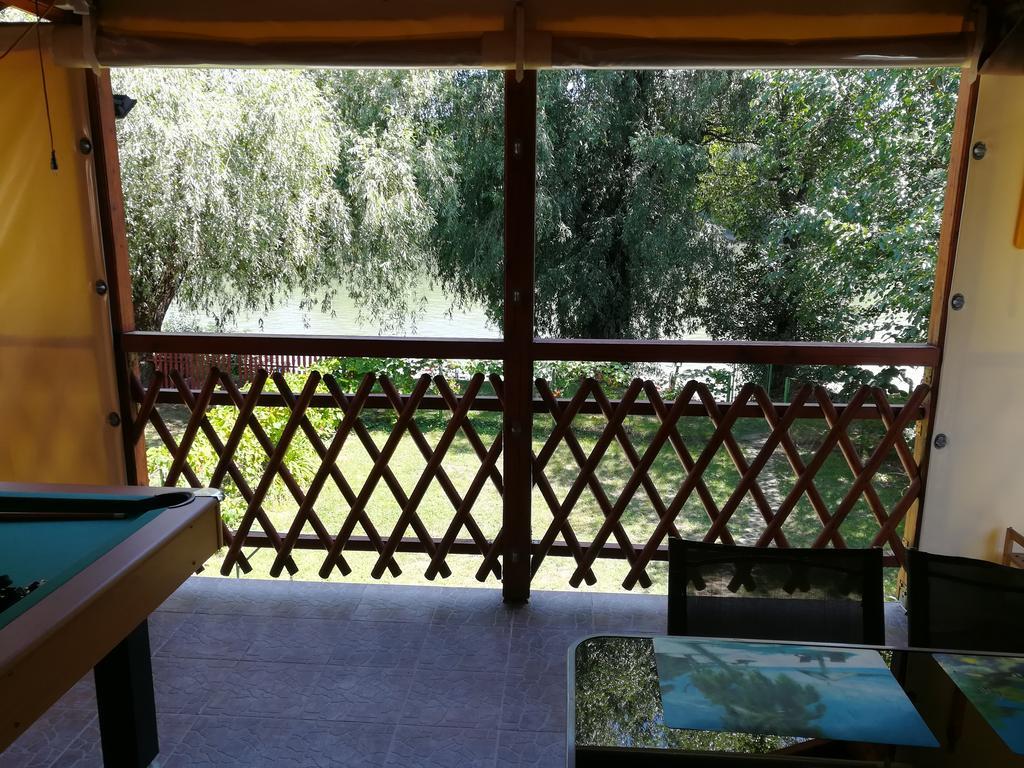 Tiszavirag Vendeghaz Villa แซแก็ด ภายนอก รูปภาพ